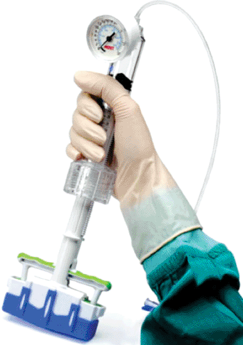 Image: The basixTOUCH high-pressure balloon inflator (Photo courtesy of Merit Medical).